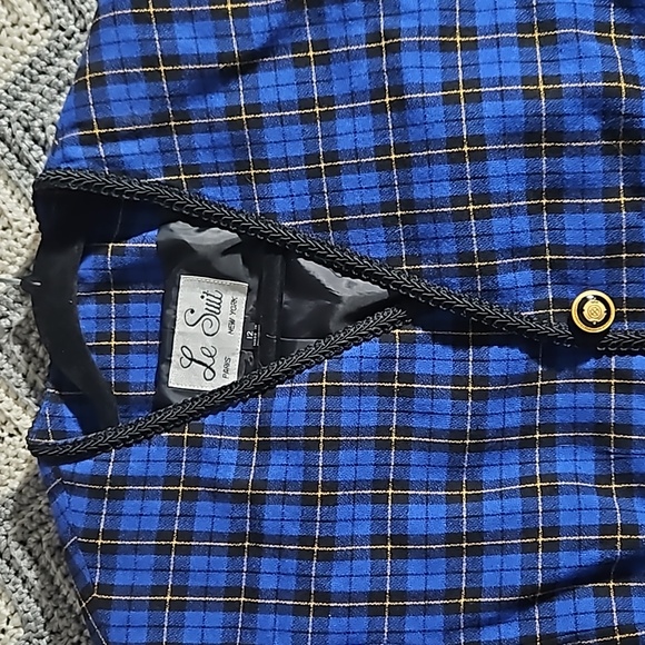 Le Suit women's blazer size 12 blue and black plaid with gold stripe. - Picture 2 of 6
